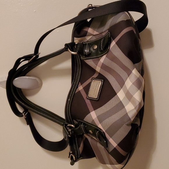 Burberry - Picture 1 of 9